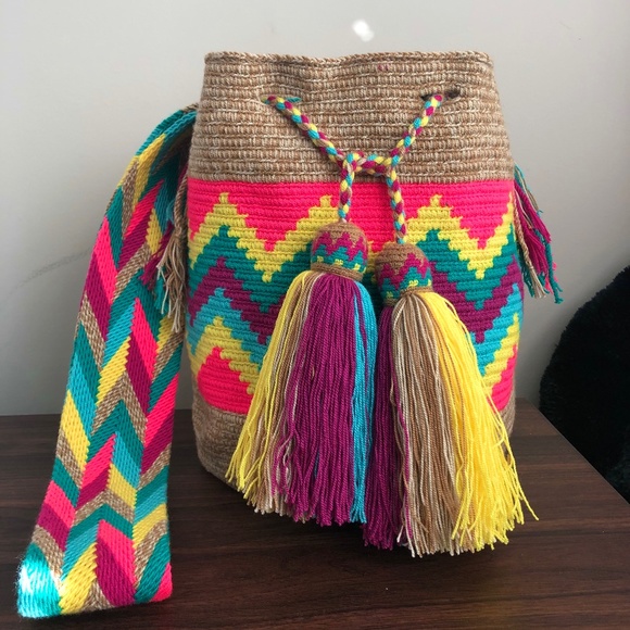 Authentic handmade Wayuu bag. Tan color and colorful decoration… - Picture 3 of 7